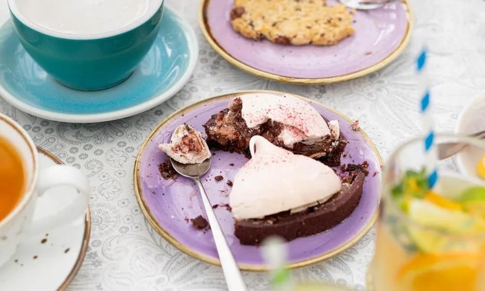 Czy ciasto kawowe z bezą to idealne połączenie smaku?