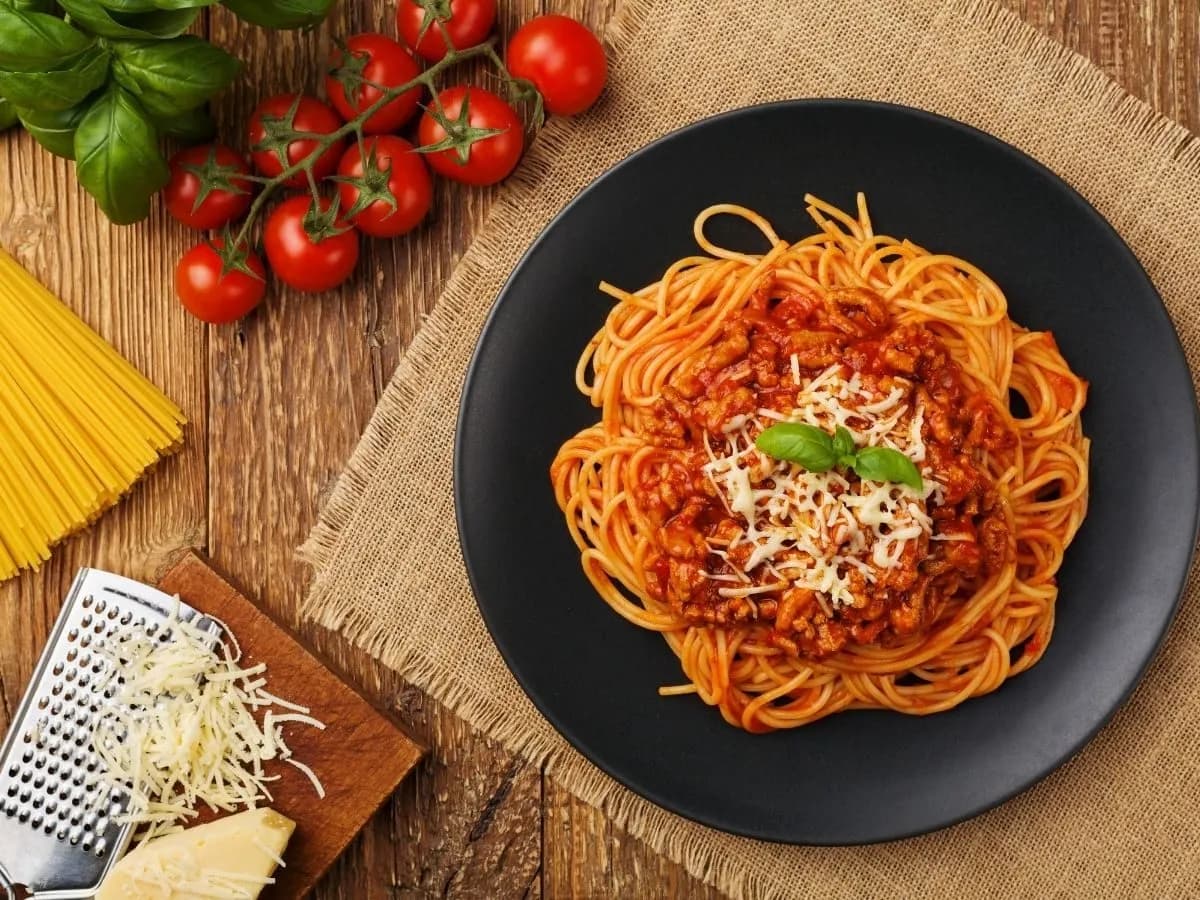 Jak zrobić sos do spaghetti z przecieru: 5 sekretów smaku