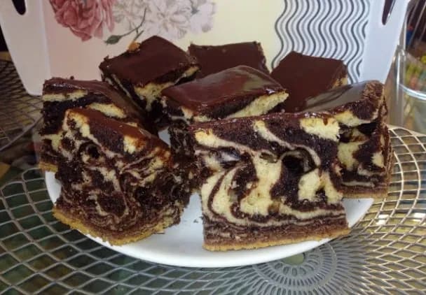 Jak zrobić najlepsze ciasto marmurkowe w domu: przepis krok po kroku