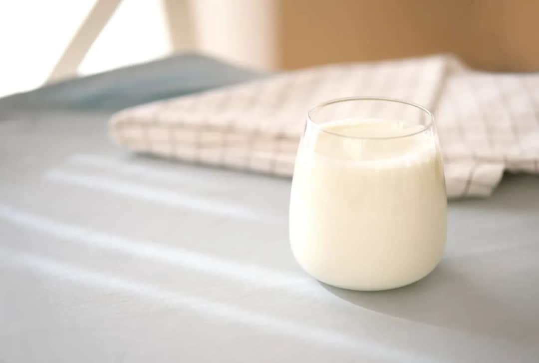 Ile kalorii ma szklanka mleka 1,5%? Poznaj dokładną wartość