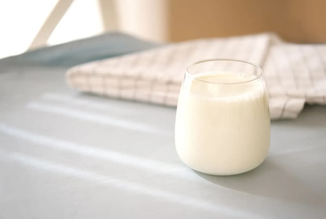 Ile kalorii ma szklanka mleka 1,5%? Poznaj dokładną wartość