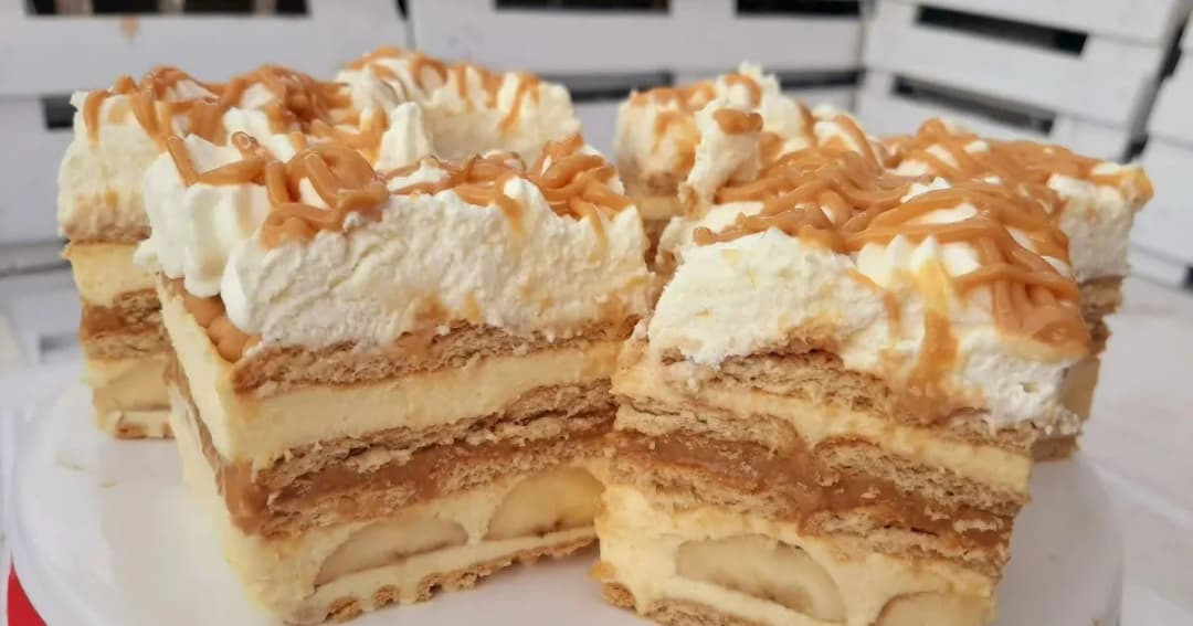 Słodkie ciasta bez pieczenia z herbatnikami i bananami - Przepisy na pyszne desery