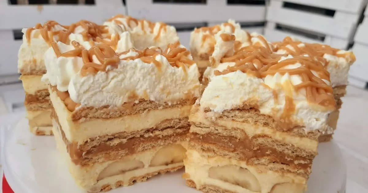 Słodkie ciasta bez pieczenia z herbatnikami i bananami - Przepisy na pyszne desery