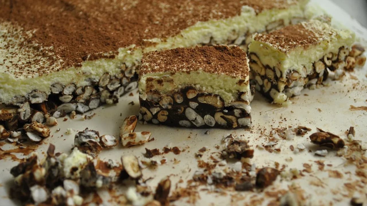 Jak przygotować ciasto z preparowanym ryżem i masą krówkową?