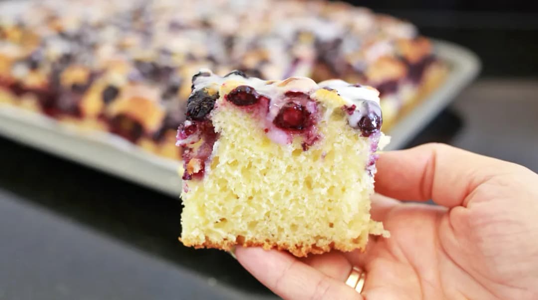 Prosty przepis na ciasto drożdżowe bez wyrabiania - zrobisz w 15 minut