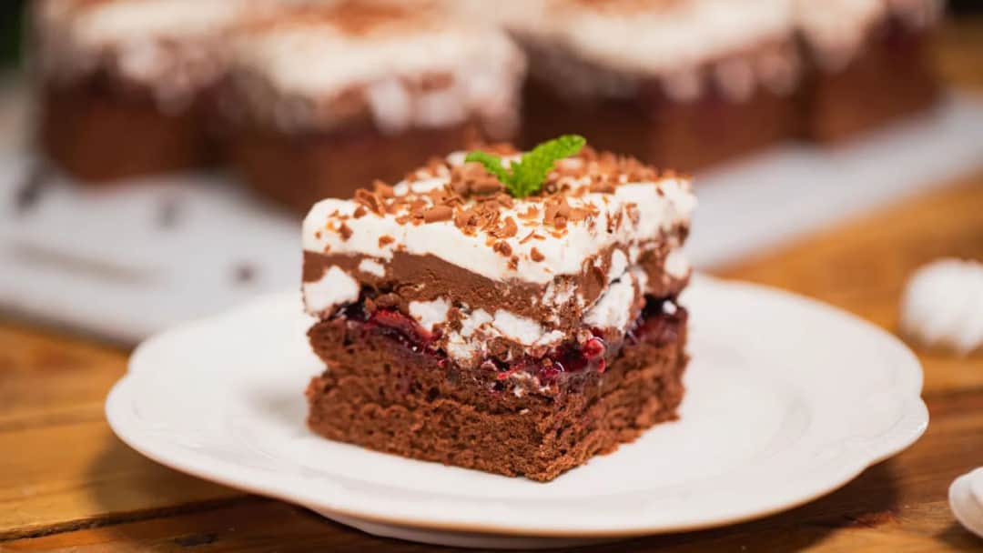 Jak zrobić kostkę hiszpańską z bezami? Sprawdzony przepis na deser