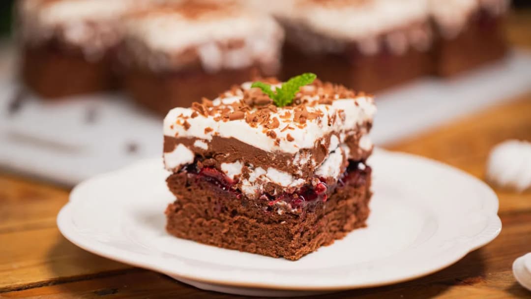 Jak zrobić kostkę hiszpańską z bezami? Sprawdzony przepis na deser