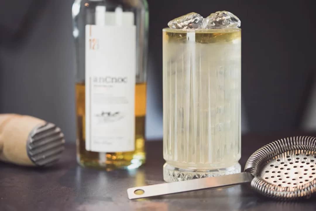 Ile kalorii ma gin z tonikiem? Poznaj prawdę o popularnym drinku