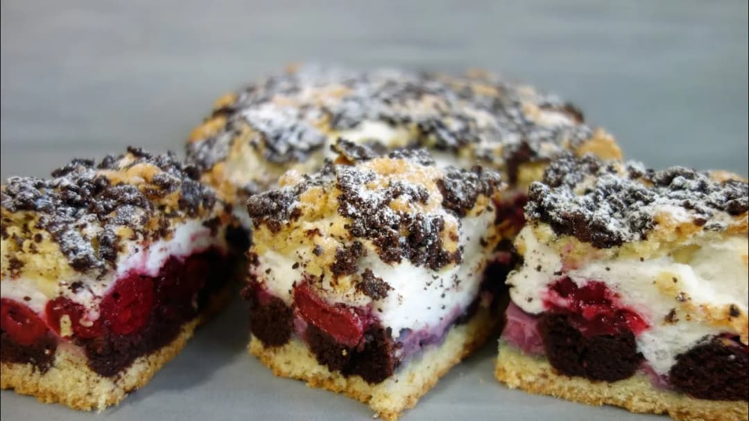 Placek pleśniak z powidłami – klasyczny przepis na pyszne ciasto