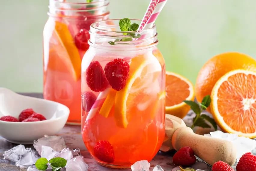 Jak zrobić lemoniadę malinową - orzeźwiający przepis na lato