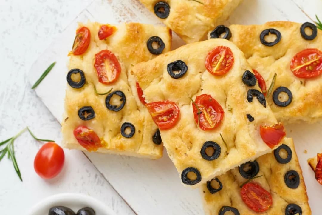 Ciasto drożdżowe z pomidorami - Wyjątkowe przepisy na wypieki