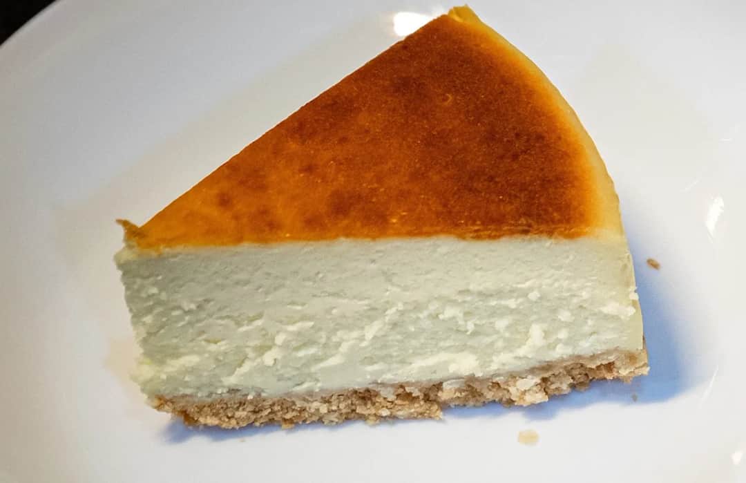 Sernik z jogurtem greckim – zdrowa wersja ulubionego sernika