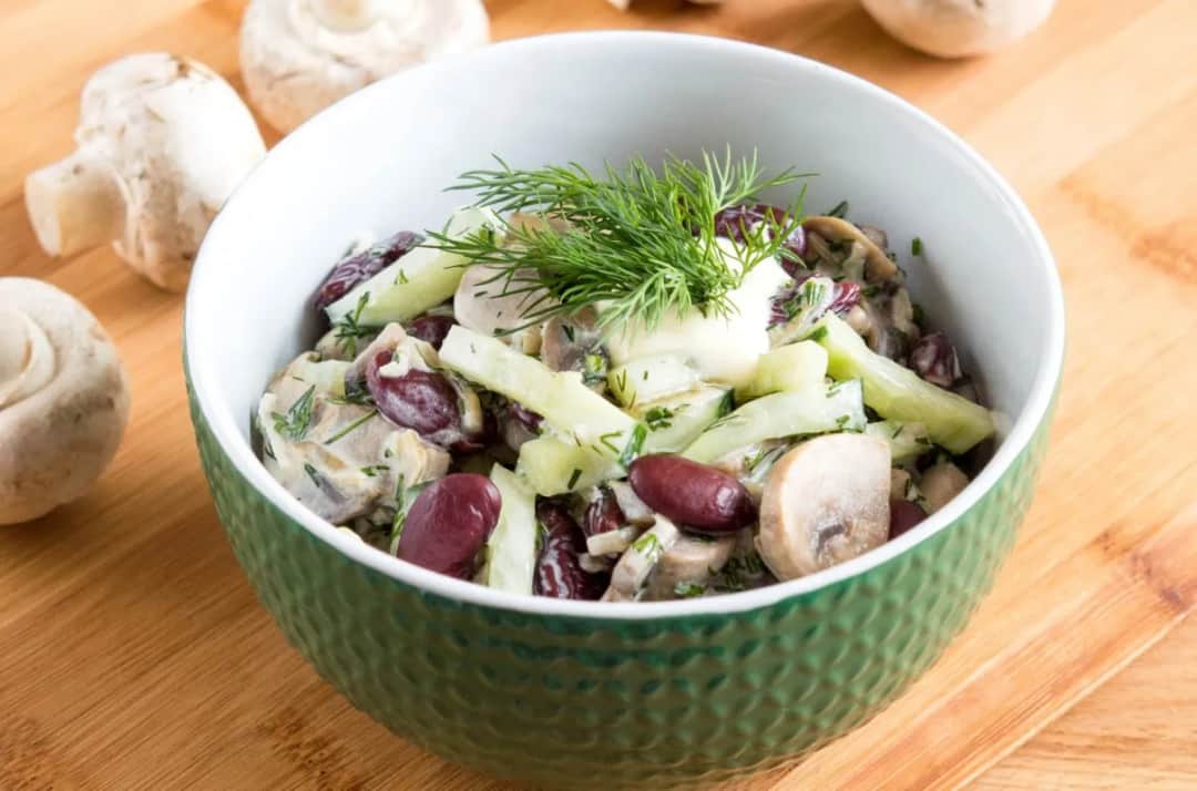 Zdrowa i smaczna propozycja – fit sałatka z czerwoną fasolą na każdą okazję