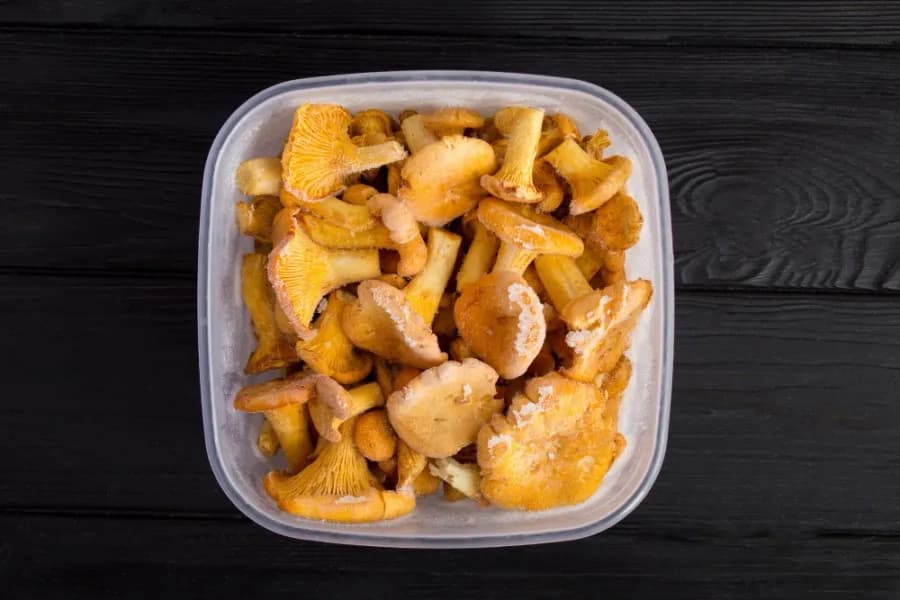 Jak przygotować sos z mrożonych kurek: 5 prostych kroków