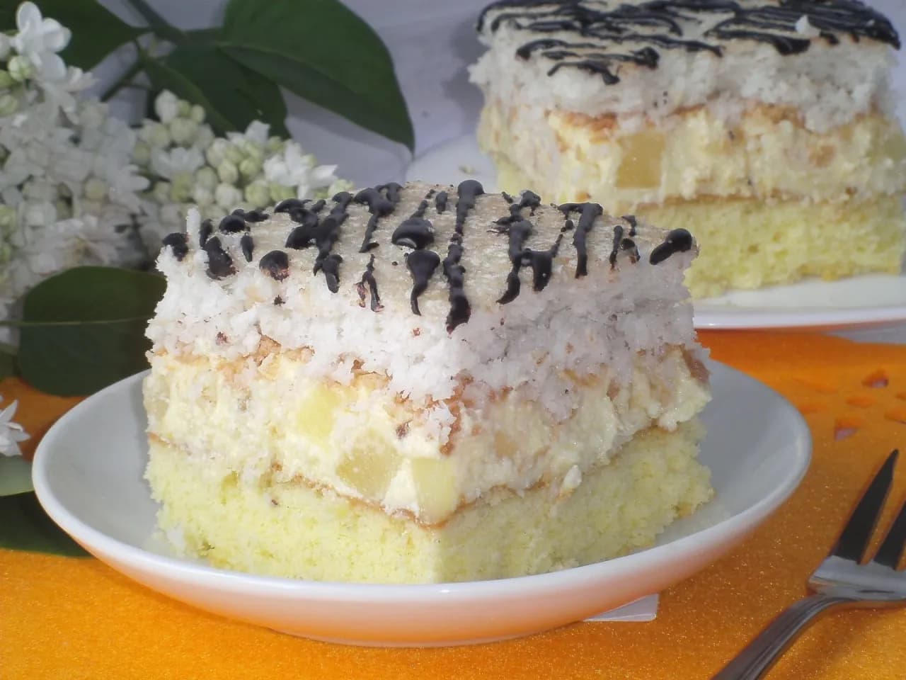 Pyszne ciasto z kokosem i ananasem: Proste przepisy, które zachwycą każdego