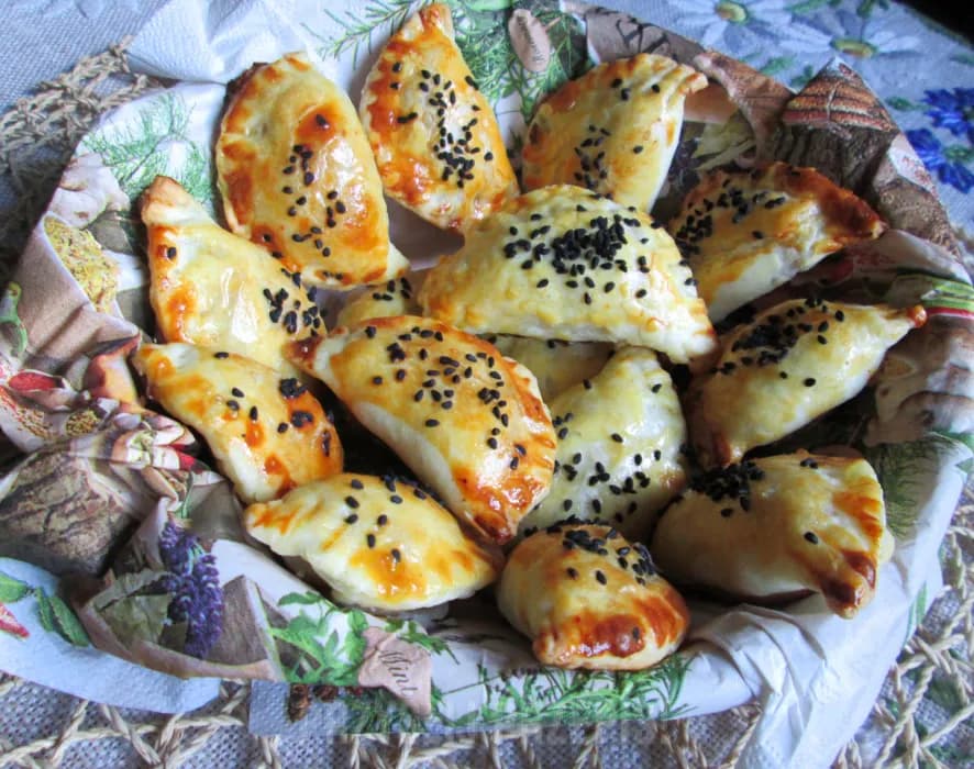 Przepis na pierożki z ciasta francuskiego: Krok po kroku + Porady