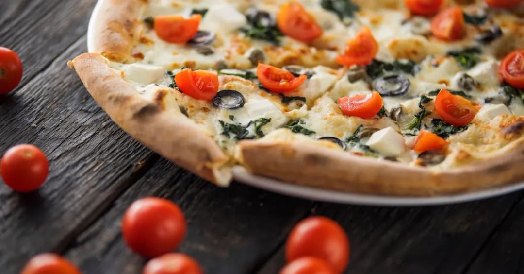 Pizza z gorgonzolą i orzechami – unikalne połączenie smaków dla smakoszy