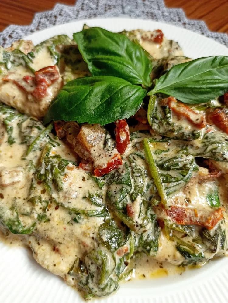 5 pysznych sosów do piersi z kurczaka - przepisy i porady