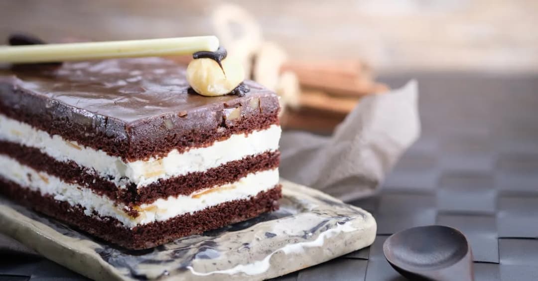 Czy ciasto leniwiec to najłatwiejszy i najsmaczniejszy deser?