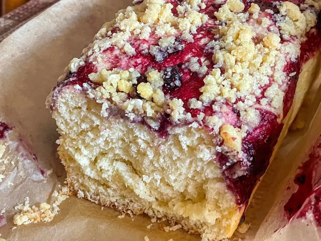 Najlepszy przepis na ciasto drożdżowe z kruszonką: krok po kroku