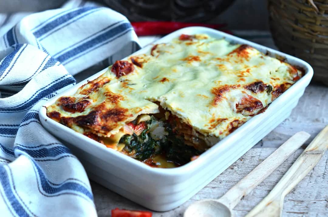 Przepisy na lazanię ze szpinakiem i fetą – pyszne i sycące danie