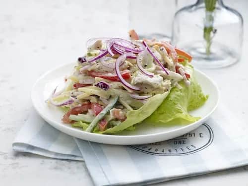 Najlepsze sałatki do pizzy – proste przepisy i idealne połączenia smakowe