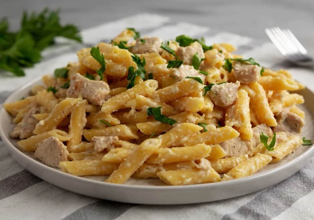 Najlepsze sosy do makaronu z kurczakiem - 5 przepisów i porady