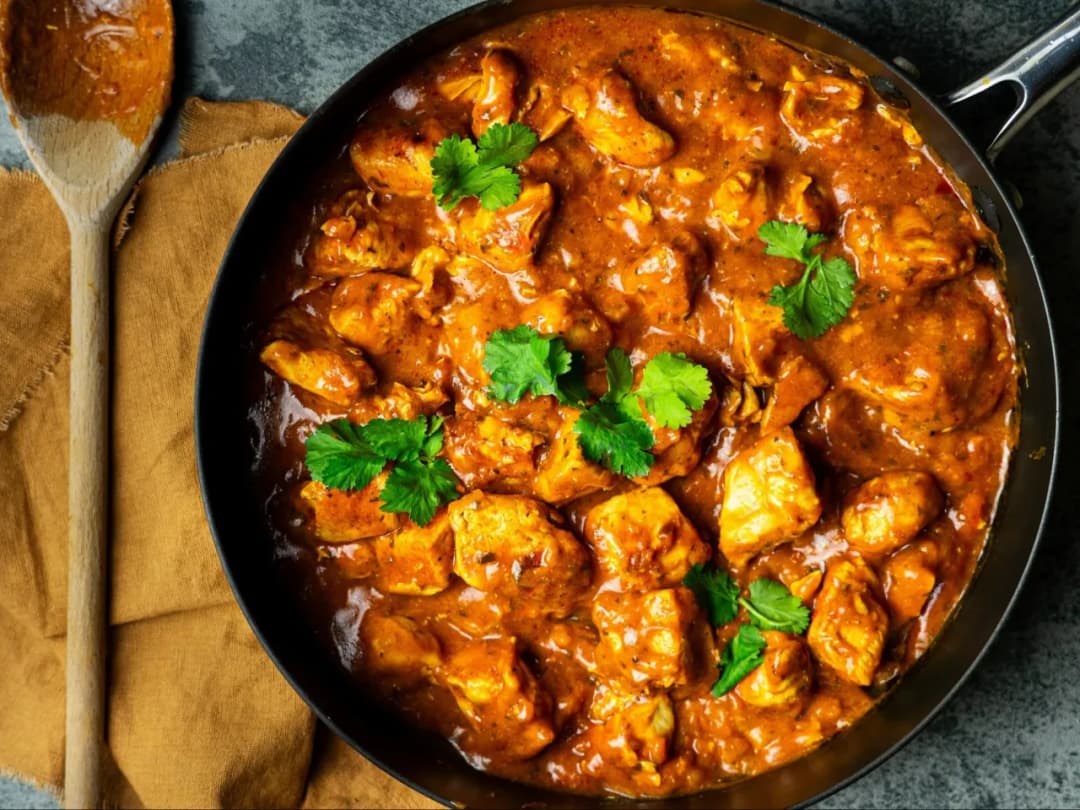 Jak zrobić sos curry z kurczakiem: przepis krok po kroku
