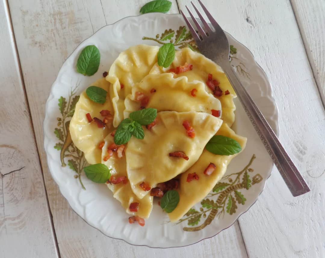 Pierogi ruskie z miętą – przepis na wyjątkowe, aromatyczne danie