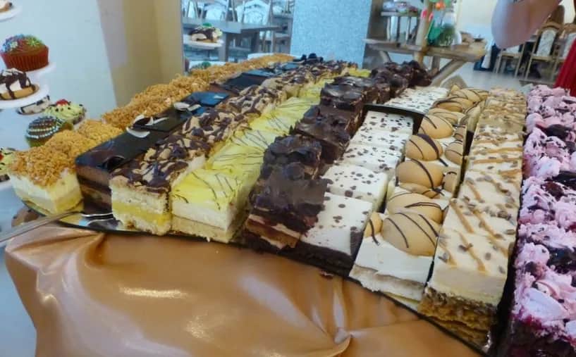 Domowe ciasta na wesele: 5 przepisów i wskazówki dekoracji