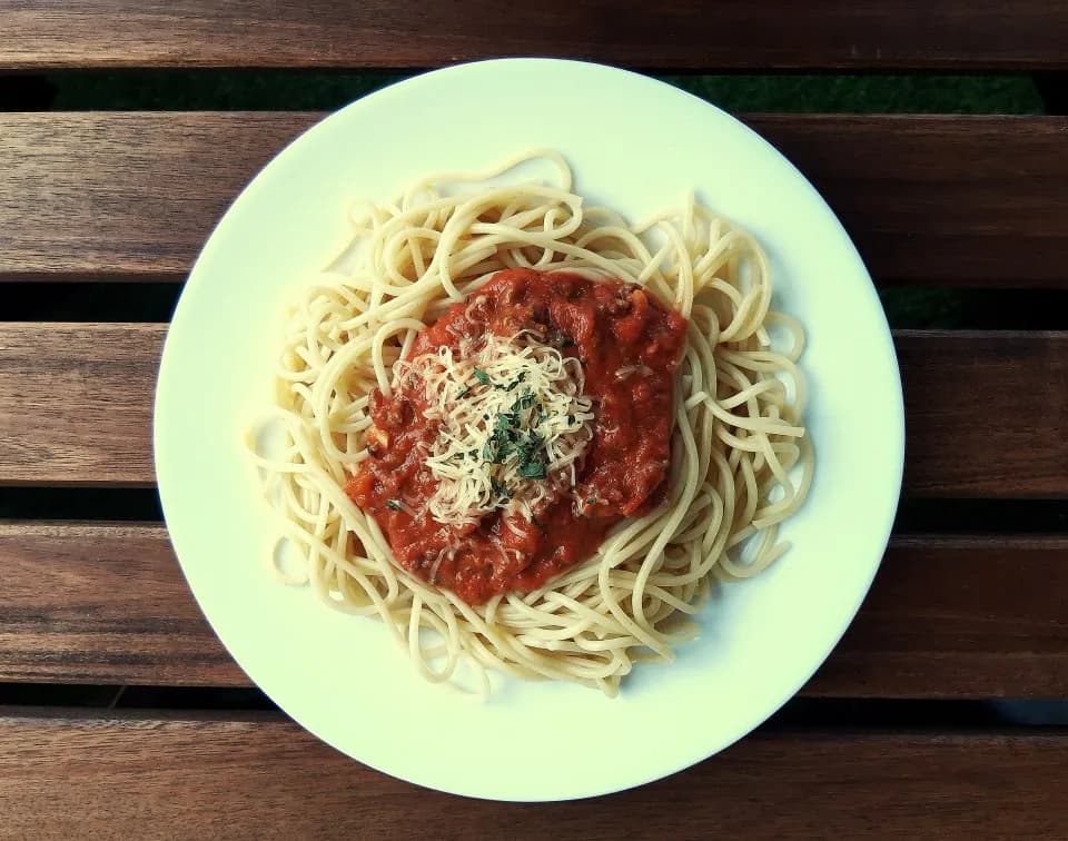 Co zrobić z sosem bolognese: 10 kreatywnych pomysłów na dania