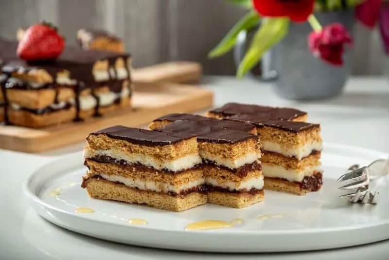 Przepis na ciasto Stefanka: Tradycyjny polski deser krok po kroku