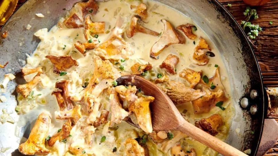 Jak zrobić sos z kurek w śmietanie: 10 kroków do idealnego smaku