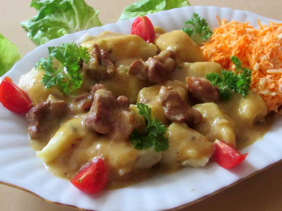 Kopytka z sosem: 5 najlepszych propozycji i przepisy