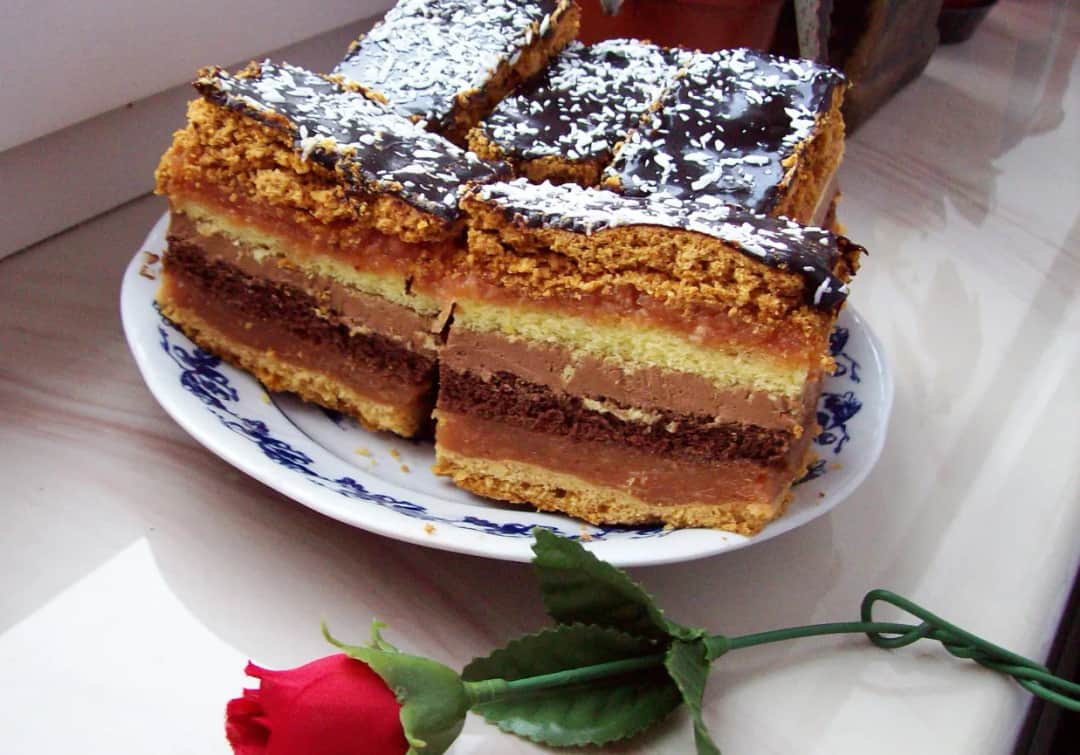 Pyszne słodkie ciasto domowe. Prosty przepis krok po kroku dla każdego